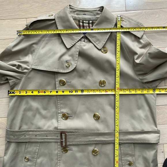 Burberry Nova Check Pattern Trench Coat
Size: US: 42 Euro: 54 Long King - Picture 9 of 16